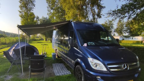 Super Grover  – Cool bus camper with unique interior