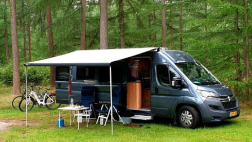 Luxury off grid bus camper from 2018