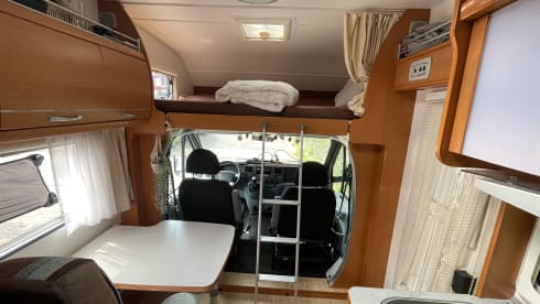 De Dolle Dwaler  – Ideal for families – spacious 6-person camper with all the trimmings