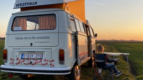 T2B Westy – rent an original hippie bus westfalia camper !!