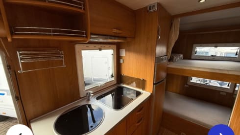 Spacious 6/7 person Ford Rimor Superbridge with all amenities!