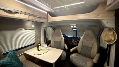 Making Memories 13 – 2025 Dethleffs Globetrail met Automaat en Dakairco. Elegant en Betrouwbaar