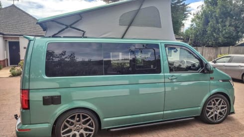 Larnee – 4 berth Volkswagen campervan from 2021