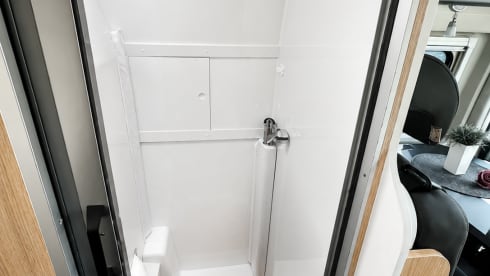 V-type – Sunlight buscamper compact met lengtebedden