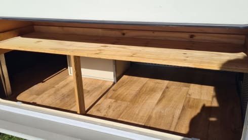 Burnie – Modern family camper 6 person alcove