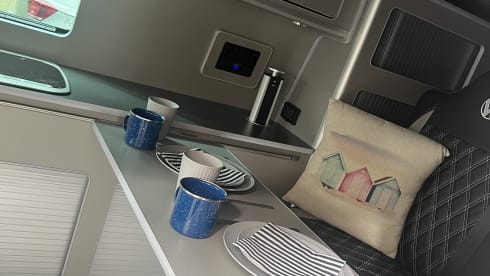 Jude – 4 berth Volkswagen LWB Campervan 2014 New Conversion 