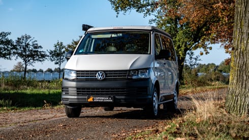 Volkswagen T5 Camperbus 4 persons 