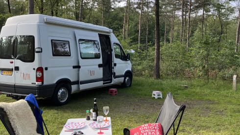 Ruth – Spacious, high 2p bus camper 