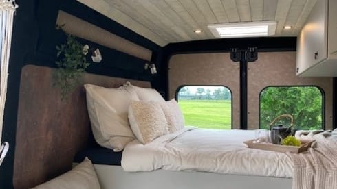 Noir Nomad – 2p Citroën bus from 2018
