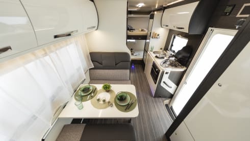 Luca – Luca – Motorhome – Sleeps 6 – Travels 6