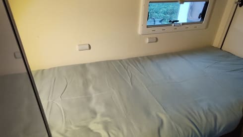 6p Ford alcove from 2017, bunk bed and large seating area