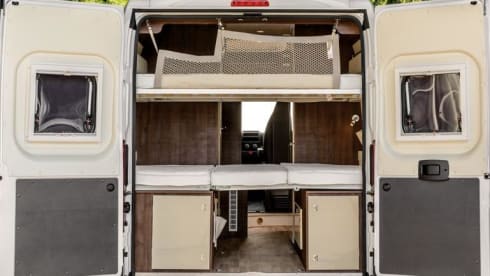 I-type – New bus camper with 4 permanent sleeping places