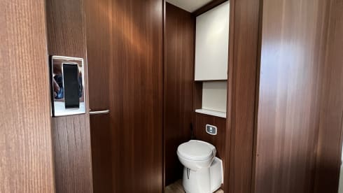 13 LMC T742 – LMC T742 semi-integrated camper 2020