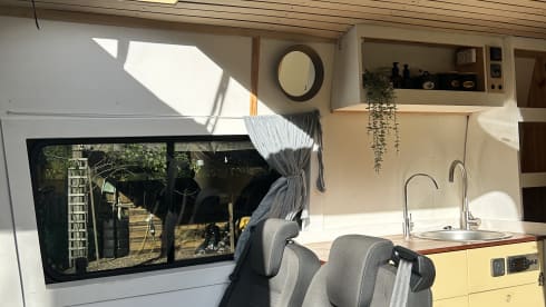 Bolt – 5 berth Mercedes-Benz Sprinter Van 2016