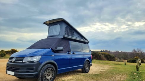 Bluey – 4 berth Volkswagen T6 Transporter 4Motion campervan (off-grid camper)