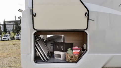 Glen – New 2026 Roller Team 6 berth off-grid Motorhome