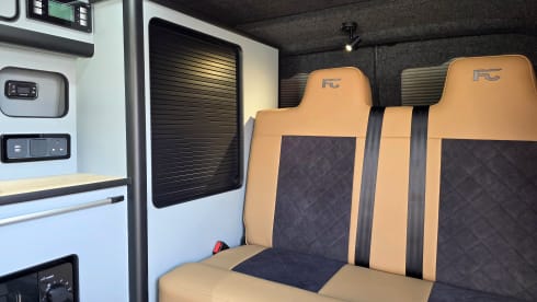 Volkswagen campervan met 4 slaapplaatsen vanaf 2024