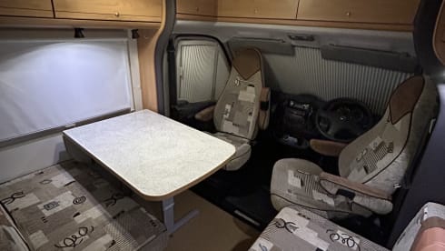 BeeHappy Motorhome Hire 🐝 – Beautiful 4 berth motorhome perfect for a couple or small family. 