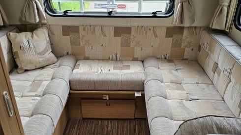 Molly – 6 berth Peugeot Majestic 