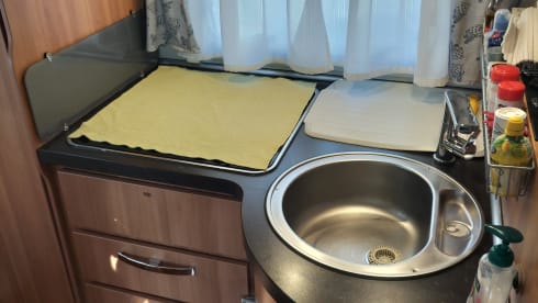 Kievit – 2p Hymer semi-integrated from 2010 (with room for 3rd person)