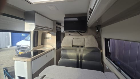 The nardo grey lander  – 2p Carado bus from 2019