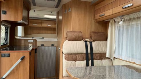 Moby – Compacte 4 persoons integraal camper, met toch heel veel ruimte..