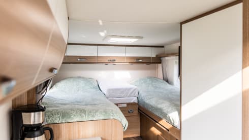 Young luxury 3p camper with automatic transmission Fiat Carado T337 semi-integrated 