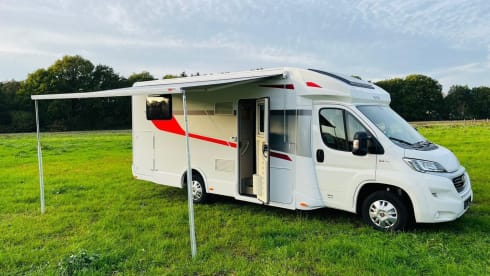 Koosje – Luxury Camper (5 persons) Lengthwise and lifting bed L-seat