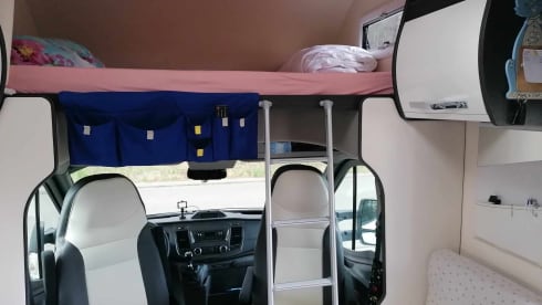 Smurfin 284 – 5p Ford alcove from 2021
