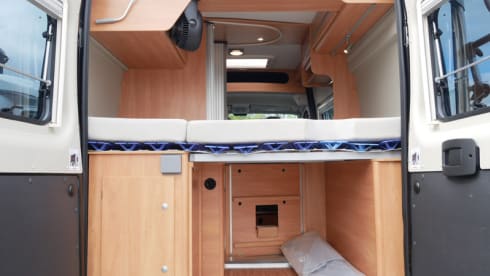2p Pössl bus uit 2016