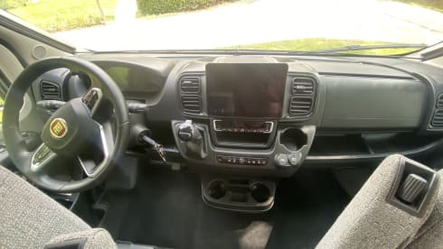 Hymer Grand Canyon mit aufklappbarem Dach für 4 Personen