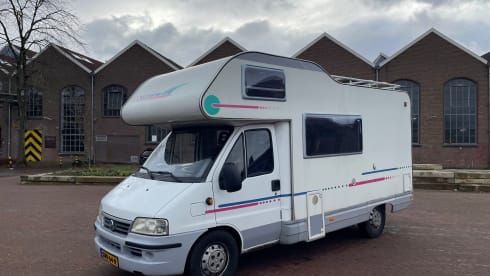 De Grote Vriendelijke Reus – Cozy 4-person family camper