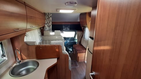 Eura Mobil 4p family camper 
