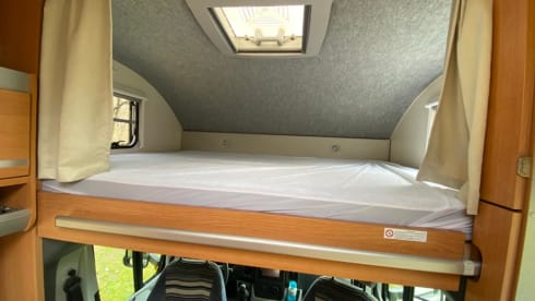 Knausie – Neat, Compact Four-person (family) Camper with two fixed beds