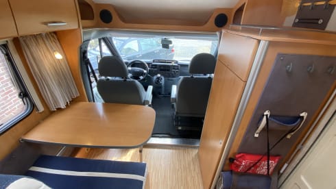 Compact and fully equipped Ford Hymer 522 Campervan