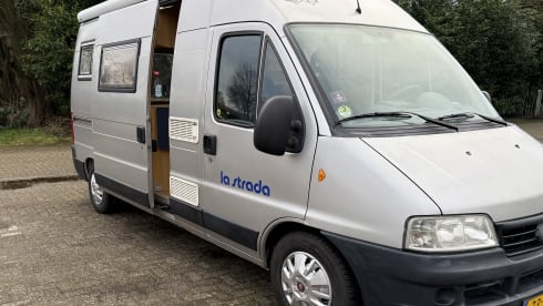 Factory campervan La-strada Airco (flexible pick-up and return)