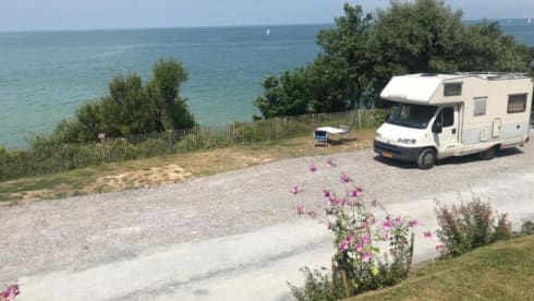 Friendly Camper – Restyled camper | Working off grid
