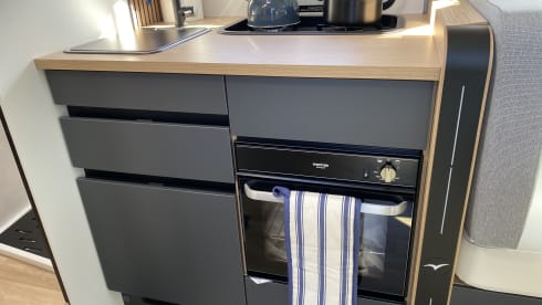 Winding Road – Camper di lusso Pilote P740FGJ del 2026 con 4 posti letto.