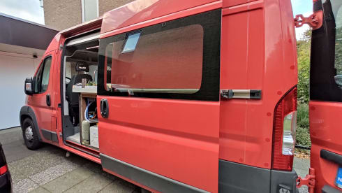Dubbele schuifdeur en dubbele luifel – 4p Fiat L2H2 bus from 2010 suitable for off-grid