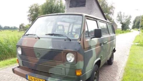 Campouflage  – 2p Volkswagen campervan from 1985