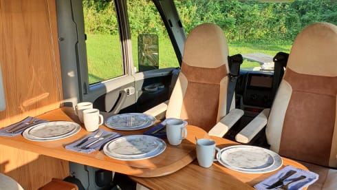 Bernie G – Luxurious and spacious high quality German built integrated motorhome