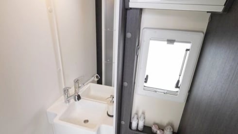 Bavarian Camper 5 – space miracle with 8 sleeping places