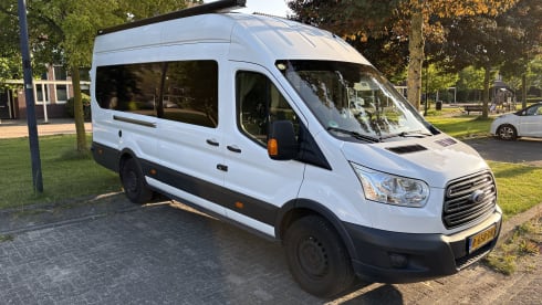 Nomad – Luxe Off-Grid Ford Transit – Airco – 6 kWh – Vrij Kamperen