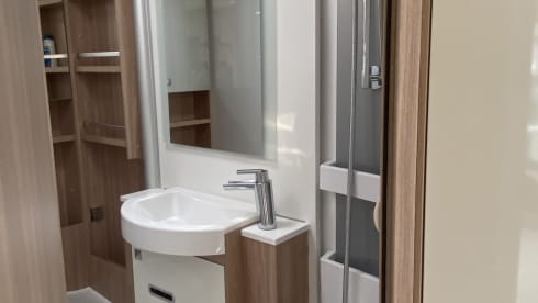 Vrijheid 1 – Bürstner T660 Limited French bed + lifting bed 2021