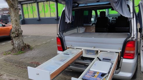 Danny de Vito – Mercedes-Benz Vito camper van 