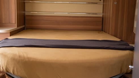 Luxe  4p camper – 4p Ford semi-integrated uit 2015