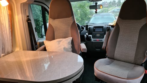Cozy strong Pössl bus camper, fully equipped!