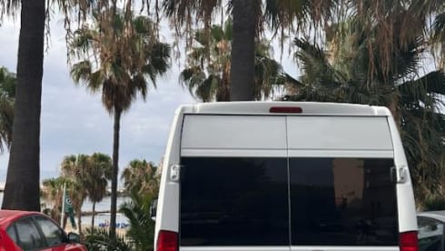 Bowie – Attractive, luxurious, off-grid campervan (incl. all-risk insurance)