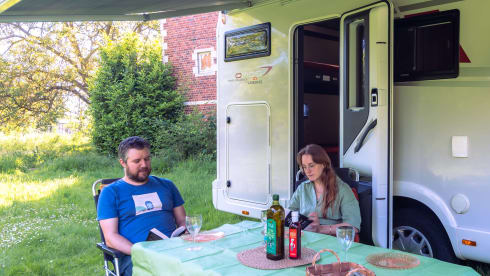 4p 2022 Roller Team – Extra spacious and free camping (330Ah battery, air conditioning and furnishings)