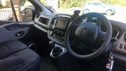 Ronnie Renault – 4 berth Renault Trafic campervan from 2017